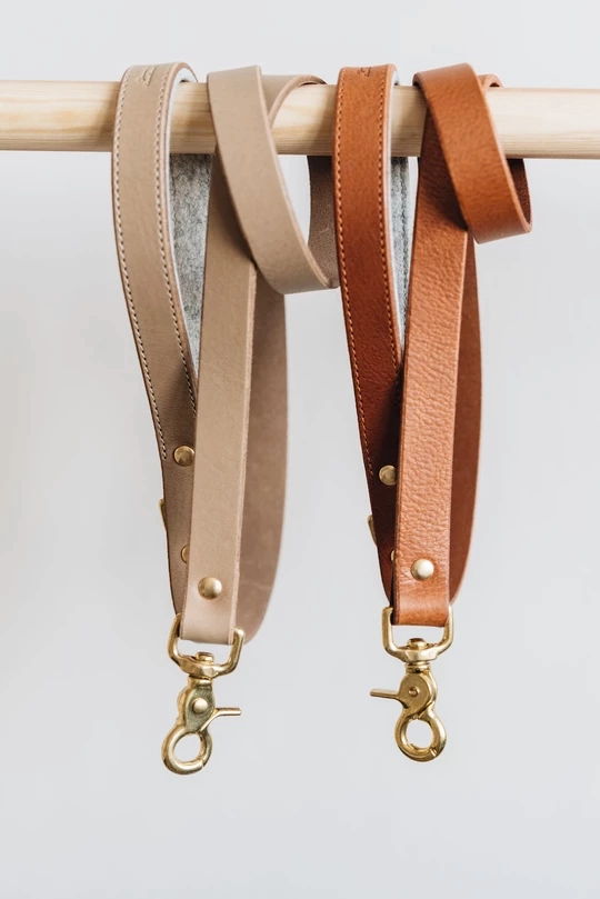 Hitch, Short Leather Dog Leash